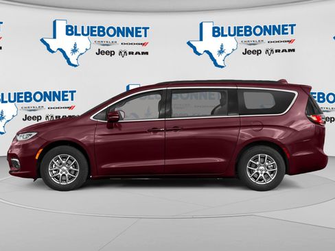 Used 2021 Chrysler Pacifica Touring-L FWD image 3