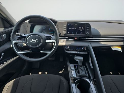 Certified 2026 Hyundai Elantra Hybrid FWD image 9