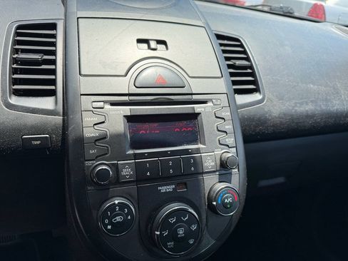 Used 2011 Kia Soul + FWD image 10