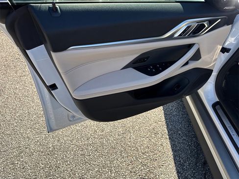 Used 2023 BMW i4 eDrive35 w/ Premium Package image 10