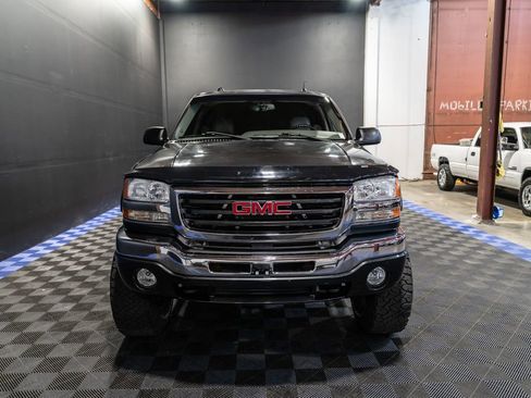 Used 2004 GMC Sierra 3500 SLT w/ Heavy-Duty Power Package AWD/4WD image 10