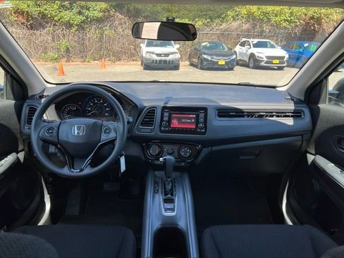 Used 2018 Honda HR-V LX image 9