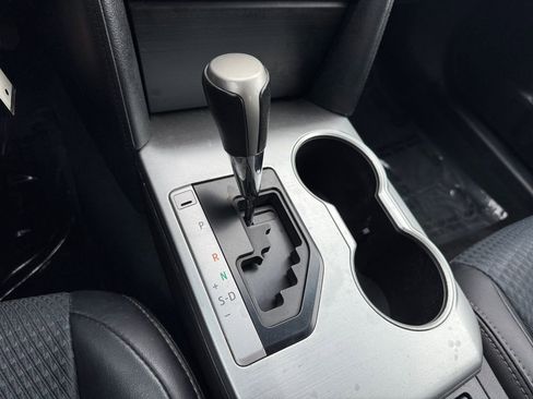 Used 2014 Toyota Camry SE FWD image 25