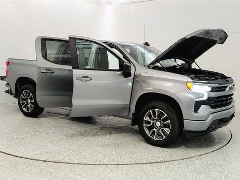 Used 2024 Chevrolet Silverado 1500 RST AWD/4WD image 9