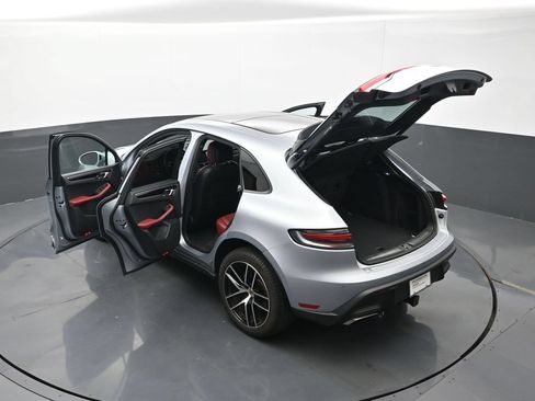 Certified 2023 Porsche Macan AWD/4WD image 28