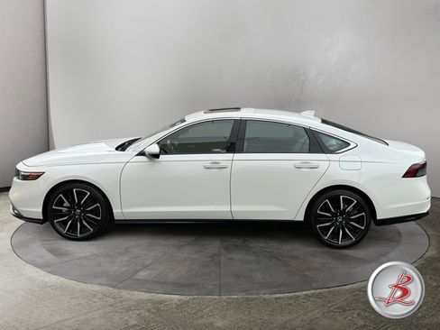 Used 2024 Honda Accord Touring image 4