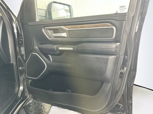 Used 2020 RAM 1500 Laramie image 31
