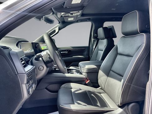 New 2026 Chevrolet Suburban Premier AWD/4WD image 19