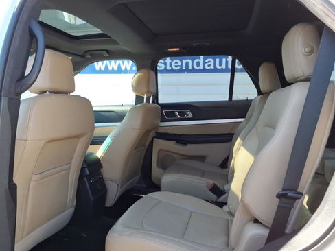 Used 2017 Ford Explorer XLT w/ Equipment Group 202A FWD image 11