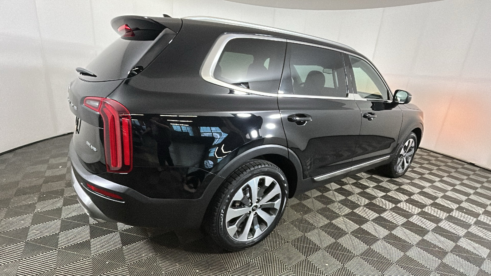 Used 2021 Kia Telluride EX w/ EX Premium Package AWD/4WD image 3
