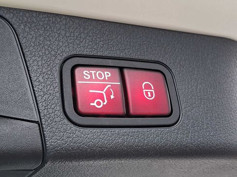 Certified 2023 Mercedes-Benz GLB 250 4MATIC image 27
