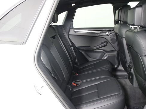 Certified 2026 Porsche Macan image 32