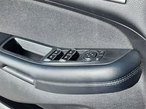 Used 2017 Ford Edge SE image 22