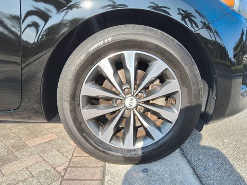Used 2018 Kia Sedona SX FWD image 55