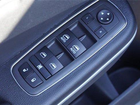 Certified 2022 Chrysler 300 Touring L image 19