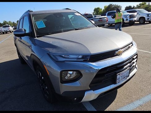 Used 2023 Chevrolet TrailBlazer LT FWD image 2