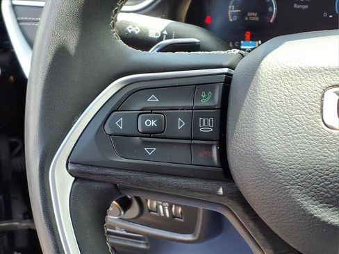 Used 2023 Jeep Grand Cherokee L Limited AWD/4WD image 11