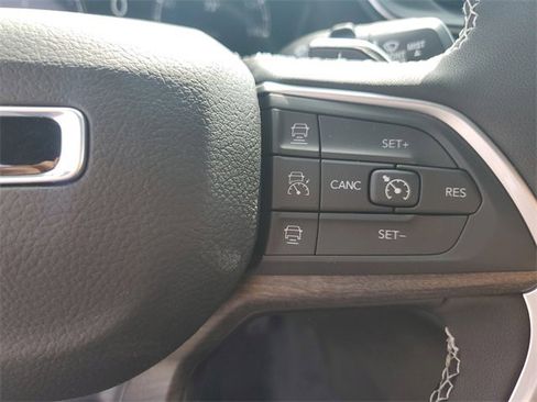 New 2025 Jeep Grand Cherokee L Limited w/ Luxury Tech Group II image 25