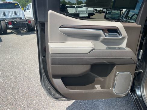 Used 2025 GMC Sierra 1500 SLT AWD/4WD image 18