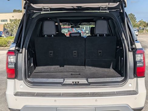 Used 2018 Ford Expedition Limited w/ Equipment Group 302A RWD image 26