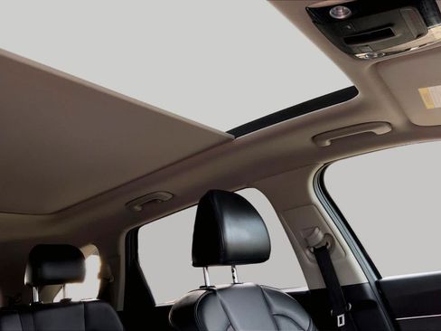 Used 2024 Kia Sorento S w/ Panoramic Sunroof Package FWD image 13