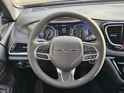 New 2026 Chrysler Pacifica Select image 17