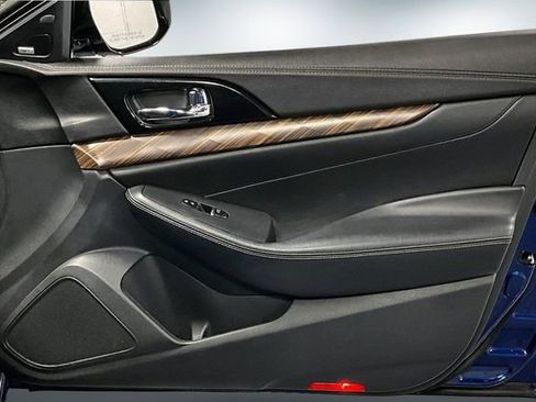 Used 2017 Nissan Maxima Platinum FWD image 26
