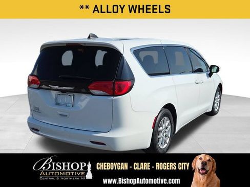 Used 2023 Chrysler Voyager LX FWD image 14