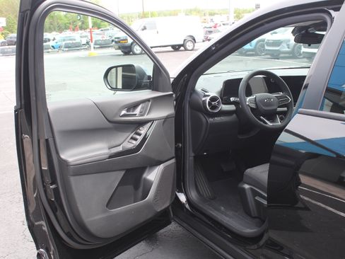 New 2026 Chevrolet Equinox LT w/ Midnight Edition FWD image 8