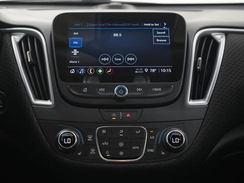 Used 2023 Chevrolet Malibu LT FWD image 16