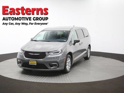 Used 2023 Chrysler Pacifica Touring-L FWD image 54