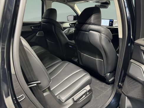 Certified 2025 Acura MDX SH-AWD w/ Technology Package image 12