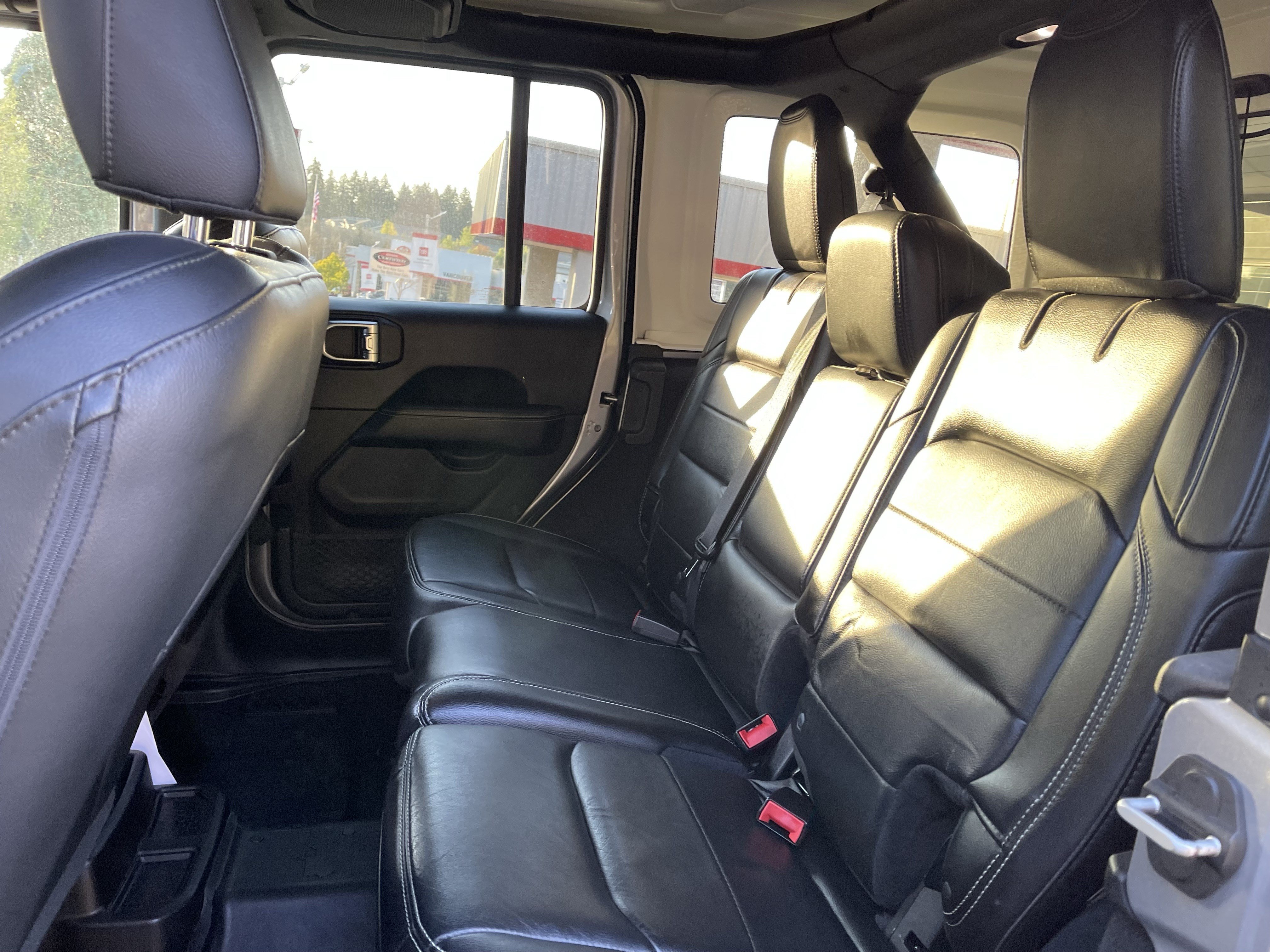Used 2018 Jeep Wrangler Unlimited Sahara AWD/4WD image 13