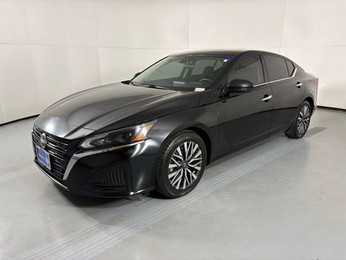Used 2023 Nissan Altima 2.5 SV FWD image 4