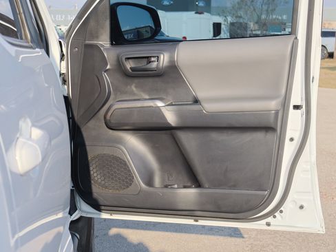 Used 2022 Toyota Tacoma SR5 image 34