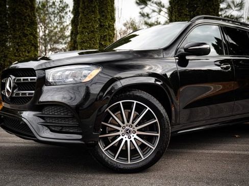 Used 2022 Mercedes-Benz GLS 450 4MATIC w/ AMG Line Exterior image 3