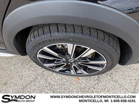 Used 2023 Volvo V60 B5 Cross Country Ultimate image 30