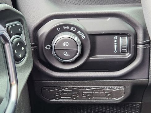 Certified 2025 Jeep Gladiator Mojave w/ Convenience Group AWD/4WD image 22