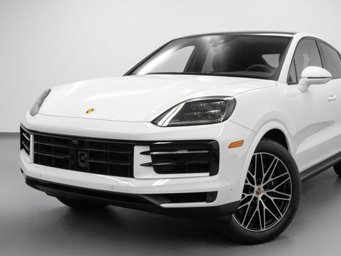 Used 2024 Porsche Cayenne Coupe image 7