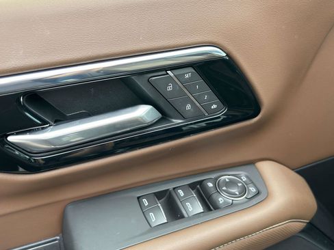 Used 2025 Chevrolet Tahoe High Country image 23