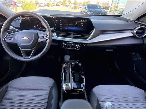 Used 2025 Chevrolet Trax LT image 15