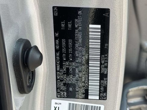 Used 2024 Toyota Highlander XSE FWD image 29