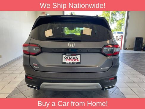 Used 2025 Honda Pilot Touring image 7