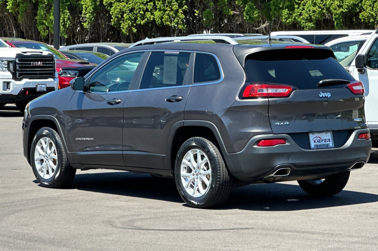 Used 2018 Jeep Cherokee Latitude Plus w/ Comfort/Convenience Group AWD/4WD image 42