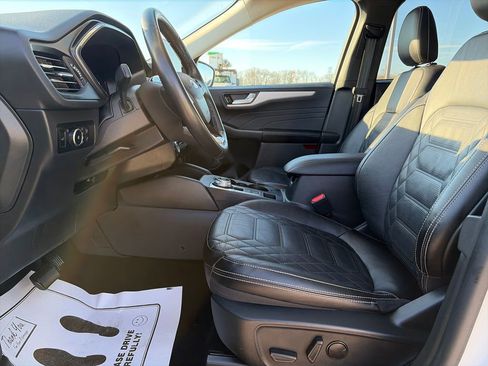 Used 2024 Ford Escape Platinum w/ Premium Technology Package image 16