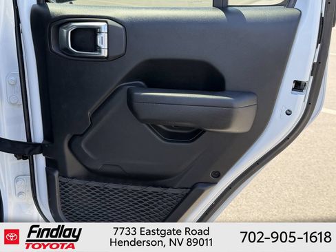 Used 2023 Jeep Gladiator Rubicon AWD/4WD image 17