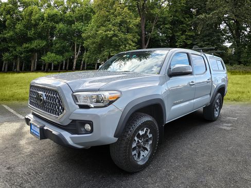 Used 2019 Toyota Tacoma TRD Off-Road w/ Technology Package image 7
