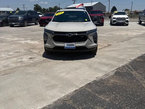 Used 2026 Chevrolet Trax RS w/ Sunroof Package FWD image 2