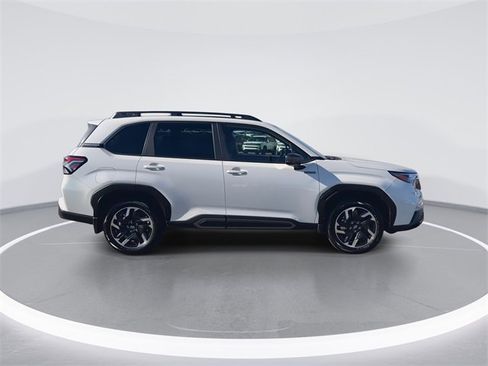 Used 2025 Subaru Forester Limited image 9