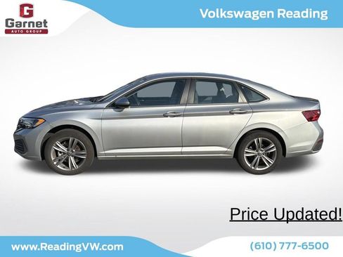 Certified 2023 Volkswagen Jetta SE FWD image 2